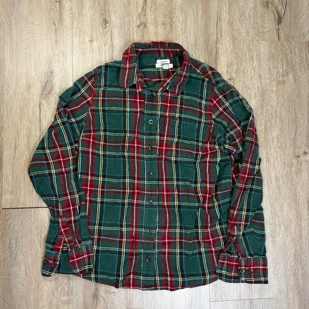 LL Bean Womens Scotch Plaid Flannel Medium Petite Fitted Red Green Cotton